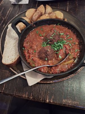 Scharfes Chraime at Kuli Alma in Frankfurt