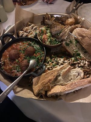 Gemischte Leckereien für mehrere Personen   at Kuli Alma in Frankfurt