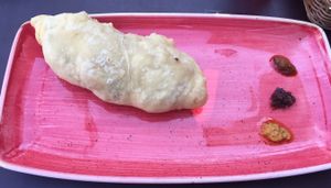 Samosa mit Hummus gefüllt  at Kuli Alma in Frankfurt