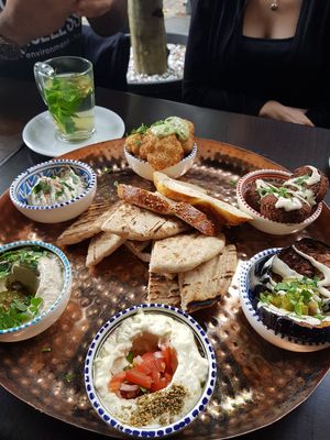 Vorspeisenplatte at Kuli Alma in Frankfurt