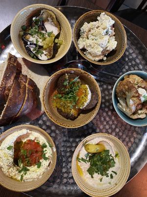 Vorspeisenplatte at Kuli Alma in Frankfurt