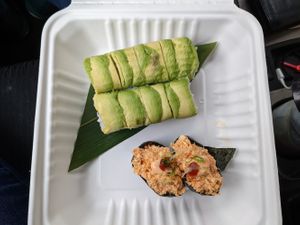 Tuna nigiri and a roll 🍣 at NoW Sushi in San Diego