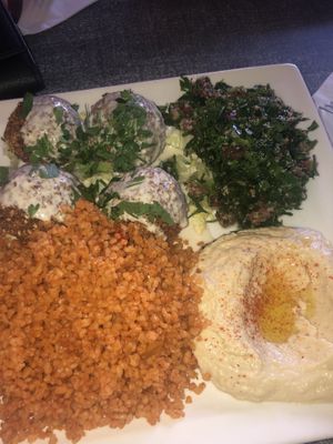 Falafel mit Bulgur Salat und Humus  at Le Sultan in Strasbourg