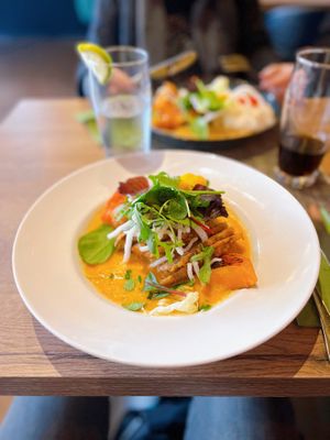 vegane Ente (knusprig) in Kürbis-Curry-Kokos Soße at Banoi  in Neuruppin