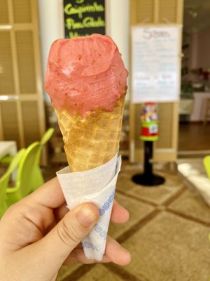 Raspberry ice cream lactose free. But I think the cone is not vegan... at Cardinelli in Mallorca