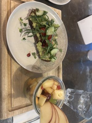 Ich ticke vegan 8,40€ - getoastetes Eiweißbrot mit Avocado, 1x Fruchtsalat

  at tiktak in Linz