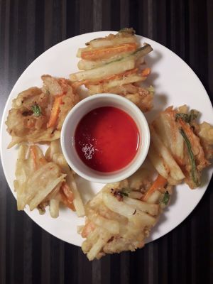 Vege fritters with homemade sweet & spicy soy sauce dip.. for Starters or simply great with just tea, teh-tarik (Malaysian frothy milk tea) or kopi kampubg (Malaysian strong coffee at Selera Malaysia Bistro in Aberdeen