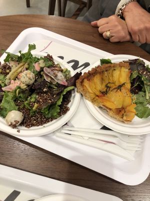 Pink salad with cashew cheese balls at Maisie Café - Galeries Lafayette in Paris