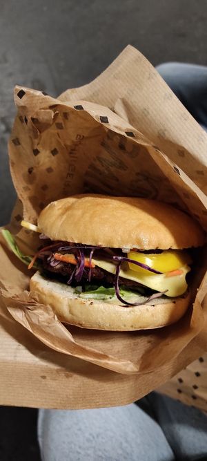 Cheeseburger um 6,70€ at Swing Kitchen - Schwedenplatz in Vienna