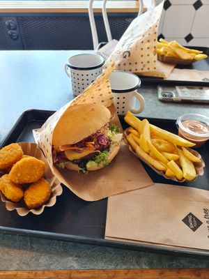Cheese burger with nuggets and fries at Swing Kitchen - Schwedenplatz in Vienna