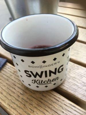 Unlimited refills on fountain drinks at Swing Kitchen - Schwedenplatz in Vienna