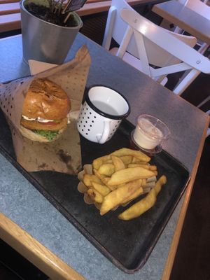 Vienna burger and chips  at Swing Kitchen - Schwedenplatz in Vienna
