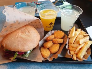 Nuggets and cheeseburger at Swing Kitchen - Schwedenplatz in Vienna