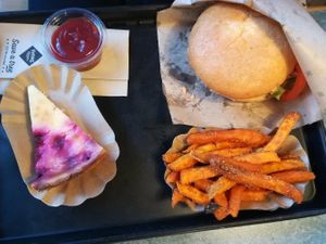 Swing Burger menu and cheesecake at Swing Kitchen - Schwedenplatz in Vienna