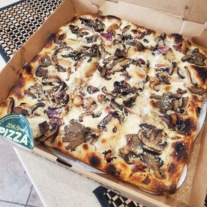 Sourdough vegan pizza was delicious at 20th Street Pizza in Philadelphia