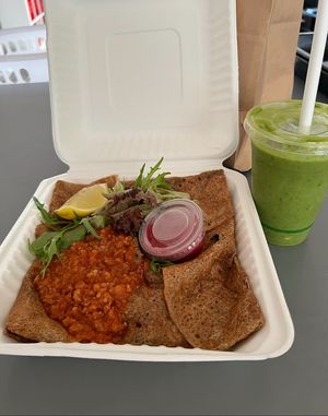 Cauli shakshuka + beetroot hummus and alkaliser juicee   at Girdlers in Dee Why