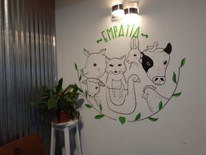 El lugar donde comi la mejor hamburguesa vegana de mi vida! No veo la hora de volver 💚 at Guacamole in Montevideo