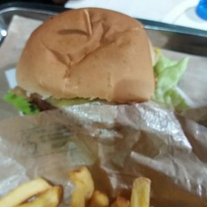 Una hamburgesa impresionante el sabor era igualito al producto no vegano at Guacamole in Montevideo