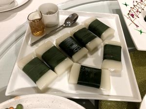 Glutinous rice desert with Guihua honey and black sesame powder at XìngFú Shū in Wuxi