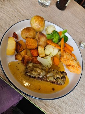 Meatless Loaf Sunday Roast at Dragonfly Bistro in Aberystwyth