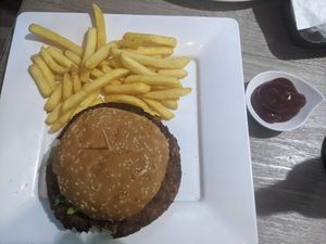 Vegetarian Burger without cheese (28.800 COP) - 3/5 at Quero Arepa in Cartagena
