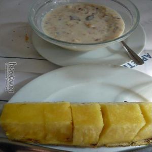 Muesli with yoghurt & Pineapple at Arc Iris in Barcelona