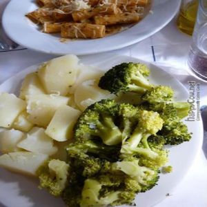 Brocoli with potatoes & Pasta with roquefort at Arc Iris in Barcelona