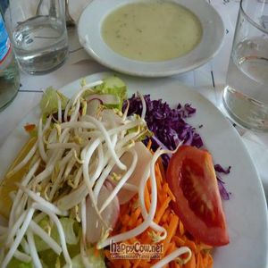 Salad & Veggie soup at Arc Iris in Barcelona