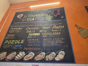 The names underneath the dishes are only to indicate if you want 1 or 3, I didn’t get it at first😄 at La Vegana Garnacha in Guadalajara