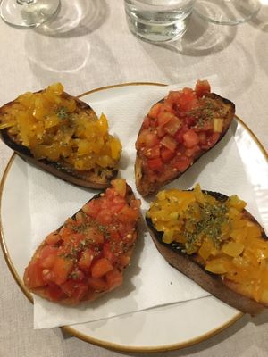  Bruschette al pomodoro (tomato bruschette) at Le Chat Noir in Cefalu