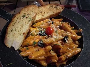Pasta & Garlic Bread at 999 Restro & Lounge in Jaipur