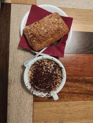 Macchiatone soia con saccottino ripieno di marmellata di ribes rosso at The Coffee Box in Padua