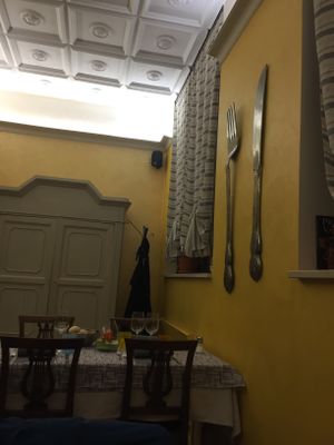 a view of the restaurant at Osteria Del Melograno in Cremona