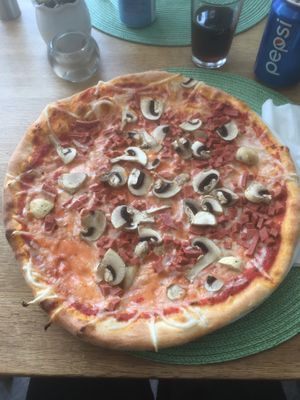 Vegan capricciosa at Victoria Pizzeria in Trelleborg