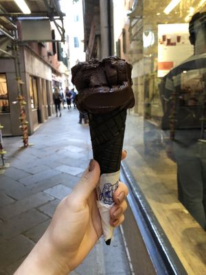 vegan chocolate ice cream at Gelato Fantasy in Venice