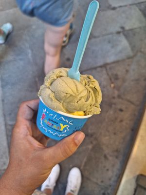 Pistachio and mango at Gelato Fantasy in Venice