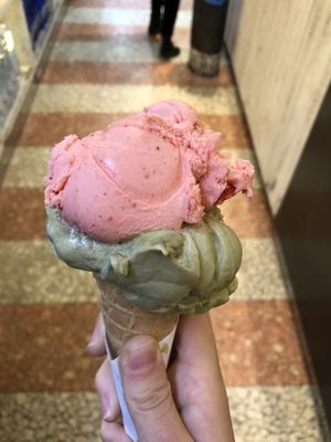 fragola and pistaccio  at Gelato Fantasy in Venice