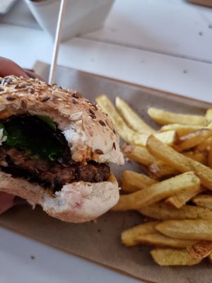 Veggie burger at Barraca Café in Lourinha