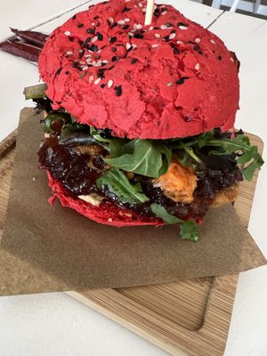 Vegan chicken on a tomato bun. Very good    at Barraca Café in Lourinha