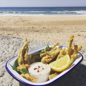 Peixinhos da horta com molho tártaro vegan. at Barraca Café in Lourinha