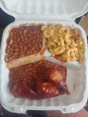 Vegan bbq drumsticks with baked beans and vegan mac n cheese at Vegan Hut Cafe in Waldorf