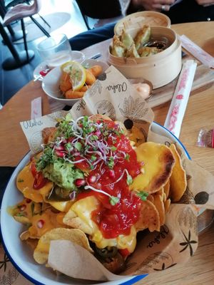 Nachos + vegan shrimps + green gyozas at Aloha in Leiden