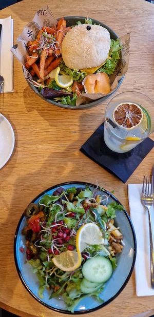 Beyond meat burger and vegan kapsalon at Aloha in Leiden