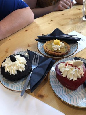 Desserts ingekocht vh Slachthuis (prijzig!) at Aloha in Leiden