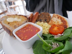 The cooked scottish breakfast at Chapter One Coffee Shop in Edinburgh