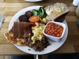 Full cooked scottish breakfast at Chapter One Coffee Shop in Edinburgh