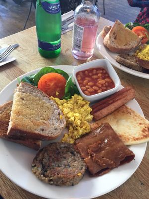 Cooked scottish breakfast 🤤 at Chapter One Coffee Shop in Edinburgh