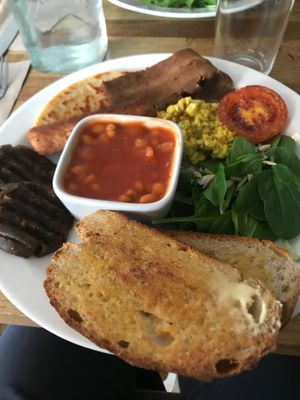 Full English breakfast at Chapter One Coffee Shop in Edinburgh