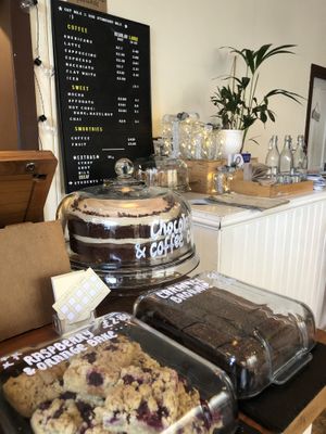 Cakes 🍰🖤 at Chapter One Coffee Shop in Edinburgh