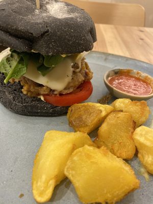 Green Burger and potatos (vegan) at Odacova in Barcelona